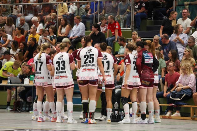 The HL Buchholz 08 Rosengarten team during a timeout: GER, SG Nürtingen Zizishausen vs. HL Buchholz 08 Rosengarten, handball, 2nd ALSCO Women s Handball Bundesliga, Matchday 4, 2026–2027 season, September 19, 2026 GER, SG Nürtingen Zizishausen vs. HL Buchholz 08 Rosengarten, Handball, 2nd ALSCO Women’s Handball Bundesliga, Matchday 4, 2026–2027 season, September 19, 2026, Steinenberg Copyright: xEibner-Pressefoto SoerenxHerwegx EP_SHG