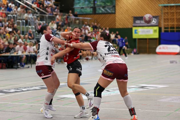 Maxime Luber of SG Nürtingen Zizishausen, No. 22, makes a pass. GER, SG Nürtingen Zizishausen vs. HL Buchholz 08 Rosengarten, Handball, 2nd ALSCO Women s Handball Bundesliga, Matchday 4, 2026–2027 season, September 19, 2026 GER, SG Nürtingen Zizishausen vs. HL Buchholz 08 Rosengarten, Handball, 2nd ALSCO Women’s Handball Bundesliga, Matchday 4, 2026–2027 season, September 19, 2026, Steinenberg Copyright: xEibner-Pressefoto SoerenxHerwegx EP_SHG
