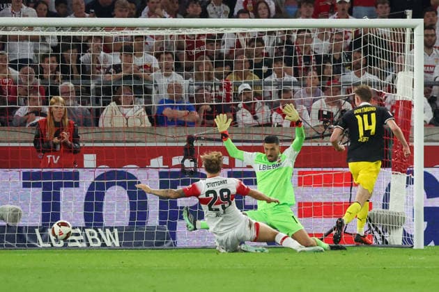 September 26, 2020 VfB Stuttgart Borussia Dortmund Germany, Stuttgart, September 20, 2026, Soccer, Bundesliga, 2026–2027 season, VfB Stuttgart vs. Borussia Dortmund 0–1 Dortmund (goal by Maximilian Beier); Dortmund, right: goalkeeper Fabian Bredlow; VfB, center: Finn Jeltsch; VfB, left