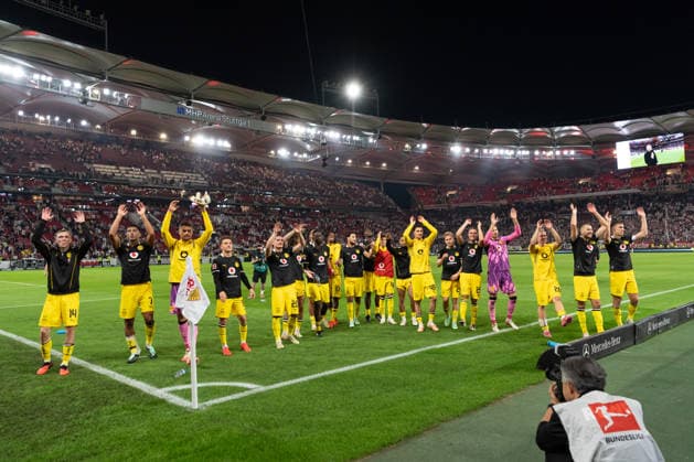 September 19, 2026, GER, Soccer, Men s, 1st Bundesliga, 2026–2027 season, Matchday 4, VfB Stuttgart vs. Borussia Dortmund. Celebrations after the final whistle; joy among the Borussia Dortmund team as they celebrate the victory with the fans. DFB and DFL regulations prohibit any use of photographs as image sequences and or quasi-video. Stuttgart MHP Arena, Baden-Württemberg, Germany Copyright: xNordphoto WolfgangxFrankx