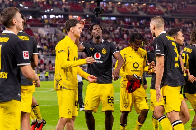 September 19, 2026, Soccer, Matchday 4 of the 1. Bundesliga, VfB Stuttgart vs. Borussia Dortmund: Luca Reggiani (Borussia Dortmund), Joane Gadou (Borussia Dortmund), and Carney Chukwuemeka (Borussia Dortmund) celebrate the victory at the MHP Arena in Stuttgart, Baden-Württemberg, Germany. xRHR PHOTO DEx Copyright: DennisxEwert RHR-FOTOx RHR-FOTO DE