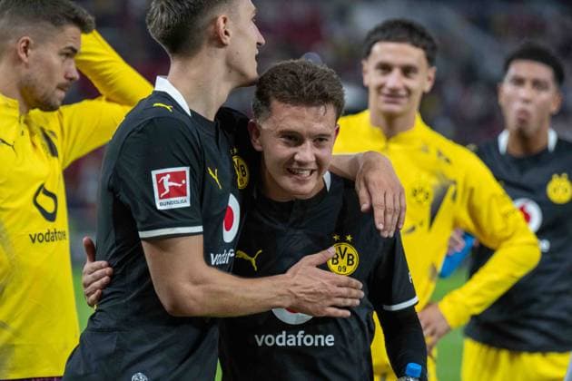September 19, 2026: Soccer – VfB Stuttgart vs. Borussia Dortmund, Matchday 4 of the Bundesliga 1 at the MHP Arena. Nico Schlotterbeck (Borussia Dortmund) and Konstantinos Karetsas (Borussia Dortmund), 19 celebrating with the fans after the game IMPORTANT NOTICE In accordance with DFL and DFB regulations, it is prohibited to use or allow the use of photographs taken in the stadium and or during the game in the form of image sequences and or video-like photo galleries Copyright: xJamesxZabelx