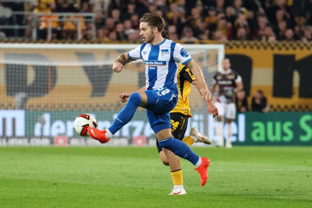 Germany, 2. Bundesliga 2026–2027, Matchday 7, Dynamo Dresden vs. Hertha BSC, Rudolf Harbig Stadium, Dresden; Mads Pedersen (Hertha BSC), No. 22, in a tackle Copyright: xLucasxWalterx