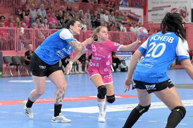 Johanna Farkas (TusSies Metzingen), 19, in action against Marcela Arounian (Thüringer HC), 36; TusSies Metzingen vs. Thüringer HC, Handball, Alsco HBF, Matchday 4, 2026–2027 Season, September 19, 2026, TusSies Metzingen vs. Thuringer HC, Handball, Alsco HBF, Matchday 4, 2026–2027 Season, September 19, 2026, Tübingen Copyright: xEibner-Pressefotox EP_TBR