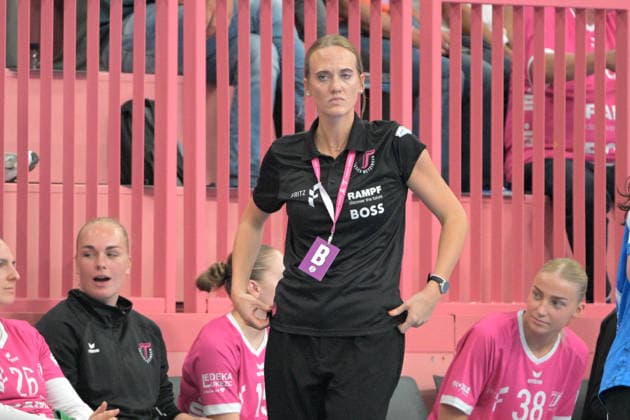 Miriam Hirsch, TusSies Metzingen, Coach, TusSies Metzingen vs. Thueringer HC, Handball, Alsco HBF, Matchday 4, 2026–2027 Season, September 19, 2026, TusSies Metzingen vs. Thueringer HC, handball, Alsco HBF, Matchday 4, 2026–2027 season, September 19, 2026, Tübingen Copyright: xEibner-Pressefotox EP_TBR
