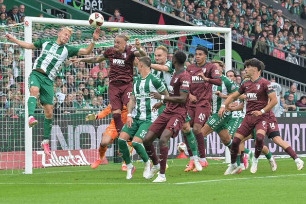 Header by Marius Wolf, FC Augsburg 27, SV Werder Bremen; FC Augsburg, soccer, Bundesliga, DFL, September 19, 2026. DFB regulations prohibit any use of photographs as image sequences and or quasi-video. Bremen, Bremen, Germany Copyright: xkolbert-press BurghardxSchreyerx