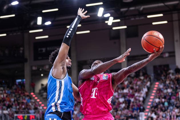 easyCredit Basketball Bundesliga, Telekom Baskets Bonn vs. Veolia Towers Hamburg, September 19, 2026 John Michael Wright, Telekom Baskets Bonn 1, vs. Nicolas Pavrette, Veolia Towers Hamburg 22 easyCredit Basketball Bundesliga, Telekom Baskets Bonn vs. Veolia Towers Hamburg, September 19, 2026, Telekom Dome Bonn Copyright: xBEAUTIFULxSPORTS Derixx