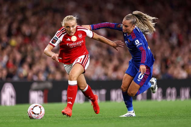 Arsenal gegen Manchester United, 19. September 2026, London Women’s Super League: Arsenal gegen Manchester United. Smilla Holmberg von Arsenal und Andrea Medina von Manchester United. Foto: Jacques Feeney, Offside, London, Großbritannien  Copyright: xJacquesxFeeneyx xOffsidexOffside