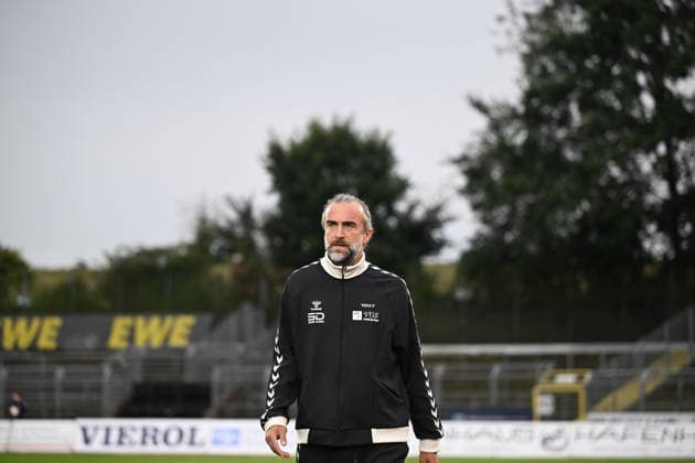 September 19, 2026, GER, Soccer, Regionalliga Nord, Matchday 10, 2026–2027 Season, Oldenburg, Marschweg Stadium, VfB Oldenburg vs. SSV Jeddeloh II Dario FOSSI VfB Oldenburg Head Coach Oldenburg Marschweg Stadium Lower Saxony Germany Copyright: xnordphotoxGmbHx xRojahnx