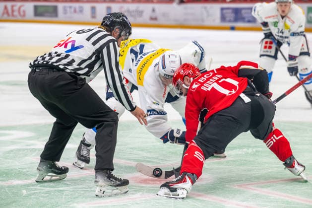NL: Lausanne HC - HC Ambri-Piotta 19.09.2026, Lausanne, Vaudoise Arena, NL: Lausanne HC - HC Ambri-Piotta. Nathan Schnarr (76, HC Ambri-Piotta) and Benjamin Bougro (71, Lausanne HC) during the 2026-2027 Swiss National League Ice hockey, Eishockey game between Lausanne HC and HC Ambri-Piotta the Saturday 19.09.2026 at the Vaudoise Arena in Lausanne, Switzerland. Lausanne Vaudoise Arena Vaud Switzerland Copyright: xMediafabxPhotographyxFabricexDexGasperisx MEDIAFAB-HOCKEY-LAUSANNE HC-HC AMBRI-PIOTTA-LAUSANNE-19.09.2026-0186
