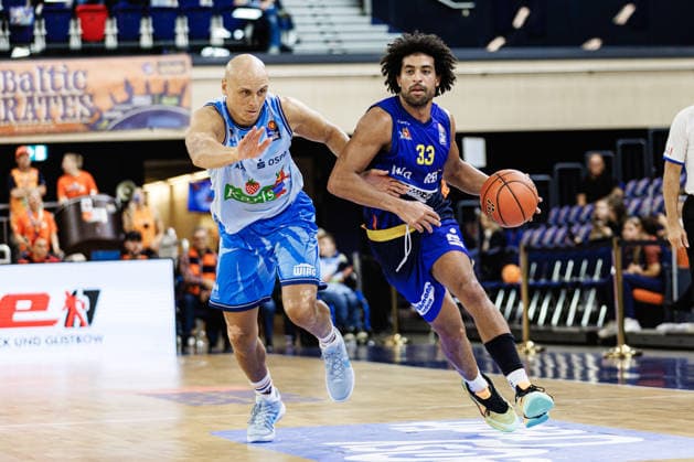 Trenton Gibson, PHOENIX HAGEN, 33; Robin Amaize, ROSTOCK SEAWOLVES, 15; Rostock Seawolves vs. Phoenix Hagen, Basketball, BBL 2026–2027 easyCredit Basketball Bundesliga, Matchday 1, 2026–2027 Season, September 19, 2026, Rostock Seawolves vs. Phoenix Hagen, Basketball, BBL 2026–2027 easyCredit Basketball Bundesliga, Matchday 1, 2026–2027 season, September 19, 2026, Groter Pohl Copyright: xEibner-Pressefoto DenverxEhrlichx EP_DEH