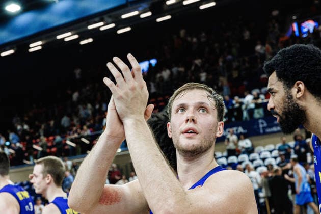 B Kraushaar PHOENIX HAGEN, 04, thanks the fans, Rostock Seawolves vs. Phoenix Hagen, Basketball, BBL 2026–2027 easyCredit Basketball Bundesliga, Matchday 1, 2026–2027 season, September 19, 2026, Rostock Seawolves vs. Phoenix Hagen, Basketball, BBL 2026–2027 easyCredit Basketball Bundesliga, Matchday 1, 2026–2027 season, September 19, 2026, Groter Pohl Copyright: xEibner-Pressefoto DenverxEhrlichx EP_DEH