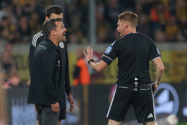 September 19, 2026, xtgx, Soccer 2. Bundesliga, SG Dynamo Dresden vs. Hertha BSC Berlin, from left: Thomas Stamm (Dresden), coach protests, complains, rants DFL DFB REGULATIONS PROHIBIT ANY USE OF PHOTOGRAPHS as IMAGE SEQUENCES and or QUASI-VIDEO Dresden