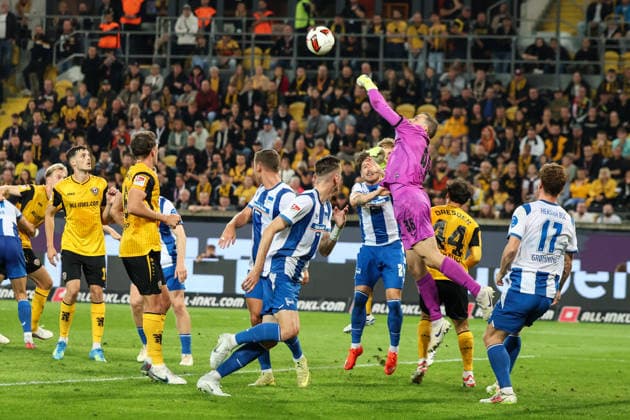 Germany, 2. Bundesliga, 2026–2027, Matchday 7, Dynamo Dresden vs. Hertha BSC, Rudolf Harbig Stadium, Dresden; Marius Gersbeck (Hertha BSC), 35, makes a fist save after a dangerous corner kick Copyright: xLucasxWalterx