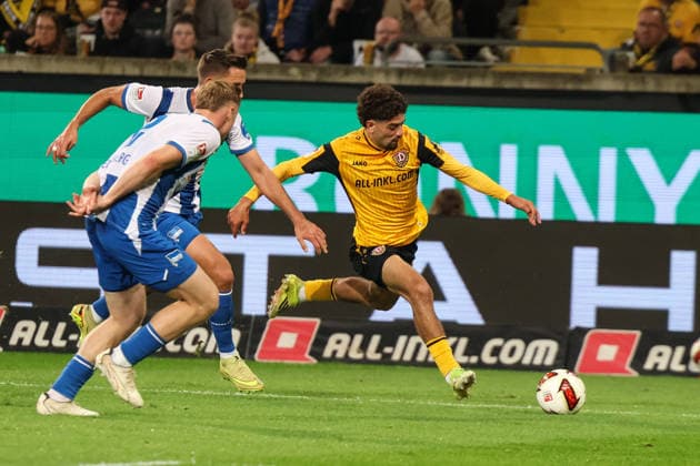 Germany, 2. Bundesliga 2026–2027, Matchday 7, Dynamo Dresden vs. Hertha BSC, Rudolf Harbig Stadium, Dresden; cross by Ben Bobzien of Dynamo Dresden, 20 Copyright: xLucasxWalterx