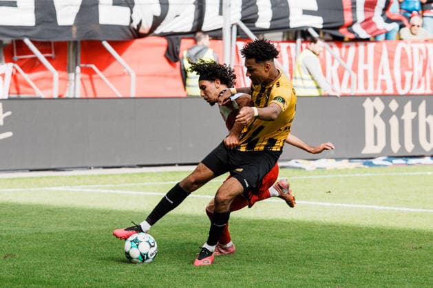 Germany Soccer 3rd Division 2026–2027, Matchday 7: Alemannia Aachen vs. Fortuna Düsseldorf at Tivoli Aachen—duel, battle for the ball, one-on-one, attack, tackle—Joel da Silva Kiala (Alemannia Aachen, 37) vs. Anas Slimani (Fortuna Düsseldorf, 34) Copyright: xThiemoxRudolphx