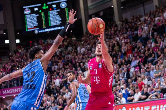 easyCredit Basketball Bundesliga, Telekom Baskets Bonn vs. Veolia Towers Hamburg, September 19, 2026 Aleksa KovaceviÄ‡ Telekom Baskets Bonn 11 vs. Nicolas Pavrette Veolia Towers Hamburg 22 easyCredit Basketball Bundesliga, Telekom Baskets Bonn vs. Veolia Towers Hamburg, September 19, 2026, Telekom Dome Bonn Copyright: xBEAUTIFULxSPORTS Derixx