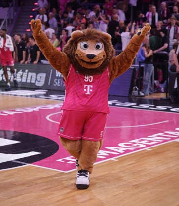 Bonni, the mascot, Telekom Baskets Bonn vs. Veolia Towers Hamburg, Matchday 1 of the 2026–27 season