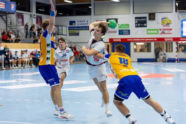September 19, 2026, xovx, Handball, Men s Regional League, TV Hüttenberg II vs. HSG Bretzenheim Wallau Massenheim; Simon Vormbrock (HSG Breckenheim Wallau Massenheim), Mats Strödter (TV Hüttenberg II), Leopold Landenfeld TV Hüttenberg II, Lennard Beer HSG Breckenheim Wallau Massenheim Hüttenberg Sports Center Hesse Germany DE