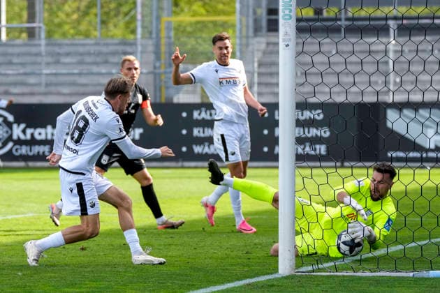 v li Tim Korzuschek SVS, 18 with a shot on goal, shot on goal, scoring opportunity, chance, Radomir Novakovic (goalkeeper), Ulm, 1 clears off the line, play, action, game scene, in the penalty area, penalty area scene, excitement, no goal, September 19, 2026, Sandhausen, Germany, soccer, Regionalliga Southwest, SV Sandhausen vs. SSV Ulm 1846 xozx