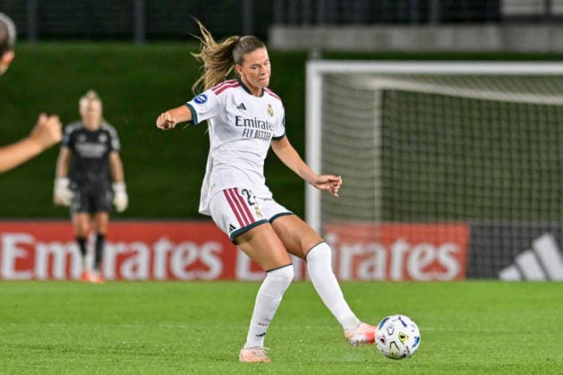 September 19, 2026, Madrid, Madrid, Spain: 22 BELLA ANDERSSON of Real Madrid CF Femenino pases the ball during the Spanish Women League, Liga F, football match played between REAL MADRID fem 3 Vs VALENCIA CF 1 femenino at Alfredo Di Stefano stadium on September 19, 2026, in Valdebebas, Madrid, Spain. Madrid Spain - ZUMAc312 20260919_zsp_c312_330 Copyright: xOscarxManuelxSanchezx