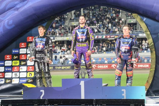 Rzeszow 19.09.2026. Speedway Euro Championship 2026 - Round 3 in Rzeszow, Poland --- Zuzel Indywidualne Mistrzostwa Europy 3 Final SEC w Rzeszowie Persons Shown : Maciej Janowski, Kacper Woryna, Andrzej Lebiediew, Andzejs Lebedevs podium Fot. Konrad Swierad Arena Akcji NEWSPIX.PL --- newspix.pl 