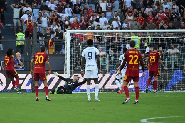 Soccer, Serie A match , Roma v Inter Manu Kone of Roma scores his goal during the Serie A match between Roma v Inter at Olympic stadium. Rome (Italy), September 19h, 2026 Imago-Images Emmefoto Copyright: xImago-Images Emmefotox
