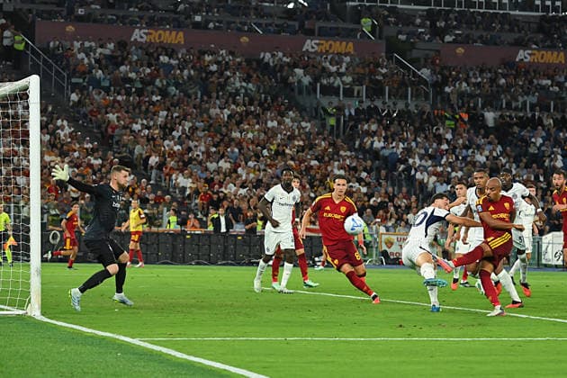 Soccer, Serie A match , Roma v Inter Donyell Malen of Roma,Josep Martinez of Inter during the Serie A match between Roma v Inter at Olympic stadium. Rome (Italy), September 19h, 2026 Imago-Images Emmefoto Copyright: xImago-Images Emmefotox