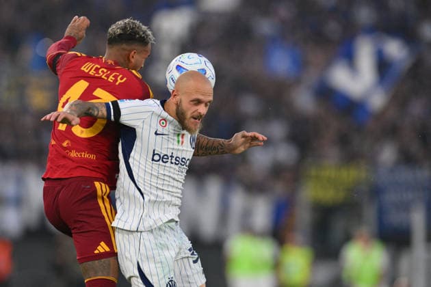 SOCCER - Serie A - AS Roma vs. Inter - FC Internazionale Photo by IPA ABACAPRESS.COM88721361 - Inter s Federico Dimarco under pressure from Roma s Wesley during the Serie A Enilive soccer match between Roma and Inter at the Olimpico Stadium on September 19, 2026, in Rome, Lazio. During the AS Roma vs. Inter - FC Internazionale Italian Serie A soccer match in Rome, Italy, on September 19, 2026 Rome Italy  Copyright: xIPAxSport ABACAx