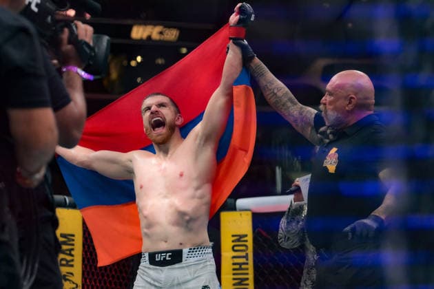 September 19, 2026, Los Angeles, California, USA: EDMEN SHAHBAZYAN (R) defeated BRUNNO FERREIRA (L) by unanimous decision (29-28, 29-28, 30-27) during UFC 331 at the Crypto.com Arena in Los Angeles Los Angeles USA - ZUMAo117 20260919_zsp_o117_002 Copyright: xMikaelxOnax