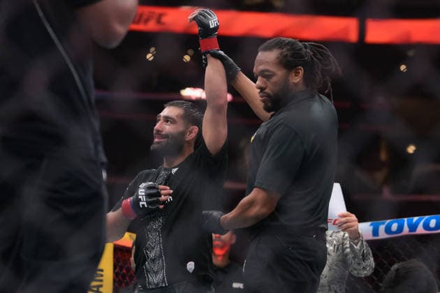 September 19, 2026, Los Angeles, California, USA: MICHAEL ASWELL Jr. defeated JOOSANG YOO by split decision (28-29, 29-28, 29-28) during UFC 331 at the Crypto.com Arena in Los Angeles Los Angeles USA - ZUMAo117 20260919_zsp_o117_011 Copyright: xMikaelxOnax