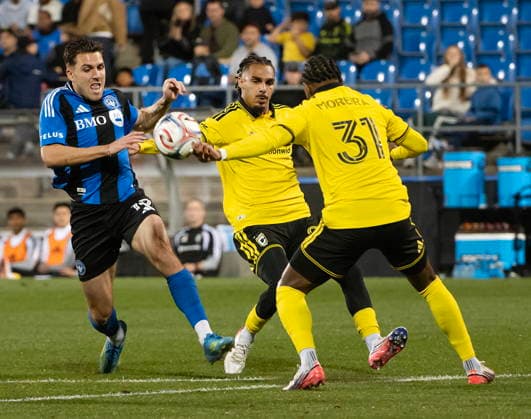 September 19, 2026, Montreal, Qc, Canada: CF Montreal s Luca Petrasso (left) vies for the ball with Columbus Crew s Steven Moreira (31) and Mohamed Farsi (23) during first half MLS, Fussball Herren, USA soccer action in Montreal on Saturday Sept. 19, 2026. Mohamed Farsi , Luca Petrasso , Steven Moreira  - ZUMAc35_ 20260919_zaf_c35_205 Copyright: xPeterxMccabex
