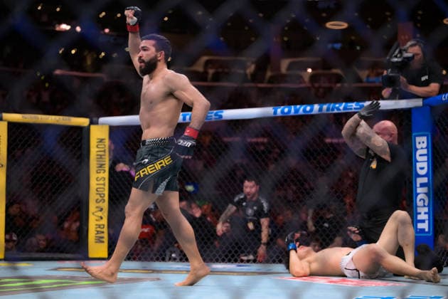 September 19, 2026, Los Angeles, California, USA: PATRICIO PITBULL defeated DOOHO CHOI by KO (strikes) at 3:28 of Round 1 during UFC 331 at the Crypto.com Arena in Los Angeles. Los Angeles USA - ZUMAo117 20260919_zsp_o117_040 Copyright: xMikaelxOnax