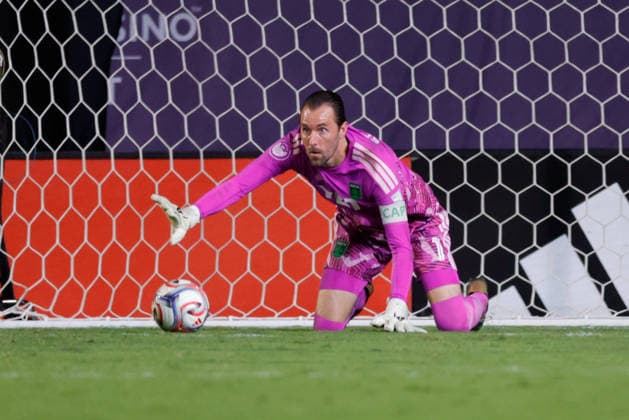 September 19, 2026, Frisco, Texas, United States: Austin FC goalkeeper BRAD STUVER (1) stops a shot by FC Dallas forward LOGAN FARRINGTON (23) in a soccer game, Saturday, Sept. 19, 2026, in Frisco, Texas. Frisco United States - ZUMAa325 20260919_zsa_a325_024 Copyright: xDavidxBalleringxIix