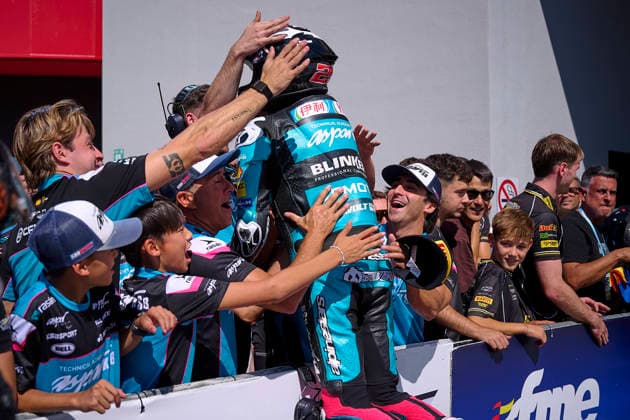 (260920) -- NAVARRA, Sept. 20, 2026 -- CFMOTO Aspar s rider Sun Shengbo (C) of China celebrates with team members after winning the race 1 of the ESBK Talent category at the 2026 Spanish Superbike Championship Navarra in Navarra, Spain, Sept. 19, 2026. (Photo by Xinhua) (SP)SPAIN-NAVARRA-ESBK TALENT-RACE 1 PabloxMorano 