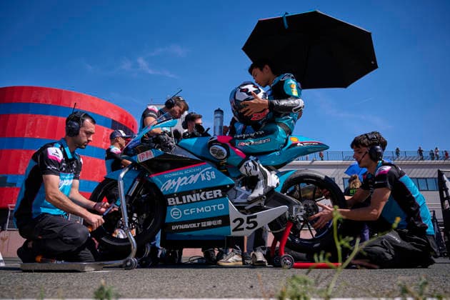 (260920) -- NAVARRA, Sept. 20, 2026 -- CFMOTO Aspar s rider Sun Shengbo (2nd R) of China prepares before the race 1 of the ESBK Talent category at the 2026 Spanish Superbike Championship Navarra in Navarra, Spain, Sept. 19, 2026. (Photo by Xinhua) (SP)SPAIN-NAVARRA-ESBK TALENT-RACE 1 PabloxMorano 