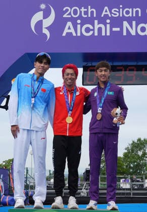 (260920) -- NAGOYA, Sept. 20, 2026 -- Gold medalist Hojo Takumi (C) of Japan, silver medalist Zhang Xirui (L) of China and bronze medalist Arlan Zhanabay of Kazakhstan pose during the victory ceremony for the men s individual final of triathlon at the 20th Asian Games Aichi-Nagoya 2026 in Gamagori City of Aichi Prefecture, Japan, Sept. 20, 2026. ) (SP)JAPAN-NAGOYA-ASIAN GAMES-TRIATHLON-MEN S INDIVIDUAL CenxYunpeng 