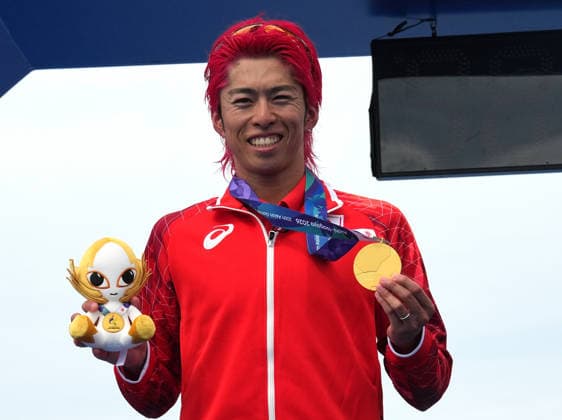 (260920) -- NAGOYA, Sept. 20, 2026 -- Gold medalist Hojo Takumi of Japan poses during the victory ceremony for the men s individual final of triathlon at the 20th Asian Games Aichi-Nagoya 2026 in Gamagori City of Aichi Prefecture, Japan, Sept. 20, 2026. ) (SP)JAPAN-NAGOYA-ASIAN GAMES-TRIATHLON-MEN S INDIVIDUAL CenxYunpeng 