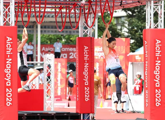 (260920) -- NAGOYA, Sept. 20, 2026 -- Zhang Mingyu (R) of China competes during the women s individual final, obstacle round of Modern pentathlon, moderner Fünfkampf at the 20th Asian Games Aichi-Nagoya 2026 in Anjo city of Aichi Prefecture, Japan, Sept. 20, 2026. ) (SP)JAPAN-NAGOYA-ASIAN GAMES-MODERN PENTATHLON-WOMEN S INDIVIDUAL YaoxQilin 