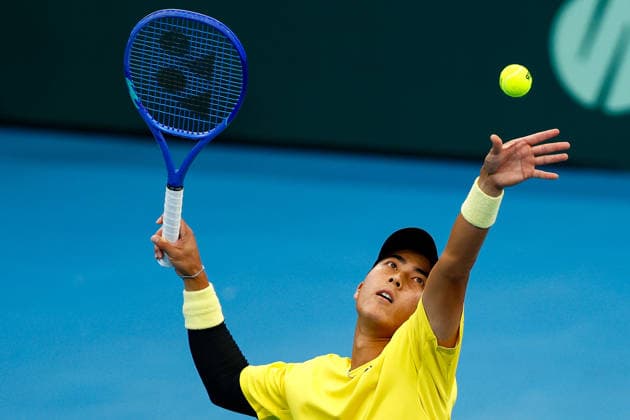 TENNIS DAVIS CUP AUSTRALIA POLAND, Rinky Hijikata of Australia serves during a Doubles match against Jan Zielinski and Karol Drzewiecki of Poland during the Davis Cup match between Australia and Poland at Pat Rafter Arena in Brisbane, Sunday, September 20, 2026. ( NO ARCHIVING, EDITORIAL USE ONLY  Copyright: xRUSSELLxFREEMANx 20260920157679456465