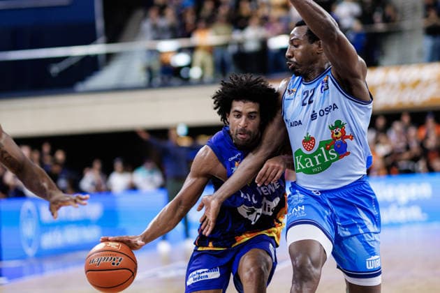Trenton Gibson, PHOENIX HAGEN, 33; Johnathan Stove, ROSTOCK SEAWOLVES, 22; Rostock Seawolves vs. Phoenix Hagen, Basketball, BBL 2026–2027 easyCredit Basketball Bundesliga, Matchday 1, 2026–2027 season, September 19, 2026, Rostock Seawolves vs. Phoenix Hagen, Basketball, BBL 2026–2027 easyCredit Basketball Bundesliga, Matchday 1, 2026–2027 season, September 19, 2026, Groter Pohl Copyright: xEibner-Pressefoto DenverxEhrlichx EP_DEH