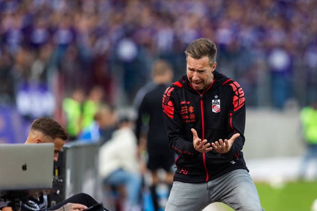Erfurt, 190926, Soccer: Northeast Regional League—FC Rot-Weiß Erfurt vs. Erzgebirge Aue; Pictured: Coach Fabian Gerber, Erfurt