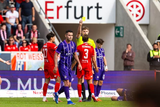 Erfurt, 190926, Soccer: Northeast Regional League—FC Rot-Weiß Erfurt vs. Erzgebirge Aue. In the photo, referee Marvin Tennes shows Til Linus Schwarz of Erfurt a yellow card.