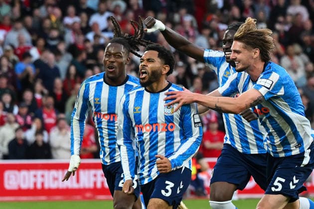 Nottingham Forest FC v Coventry City - Premier League 2026 27 Jay Dasilva of Coventry City celebrates with teammates after scoring a goal during the Premier League match between Nottingham Forest and Coventry City at the City Ground in Nottingham, on September 19, 2026. Nottingham Nottinghamshire United Kingdom  Copyright: xMIxNewsx originalFilename:fletcher-nottingh260919_np84Z.jpg