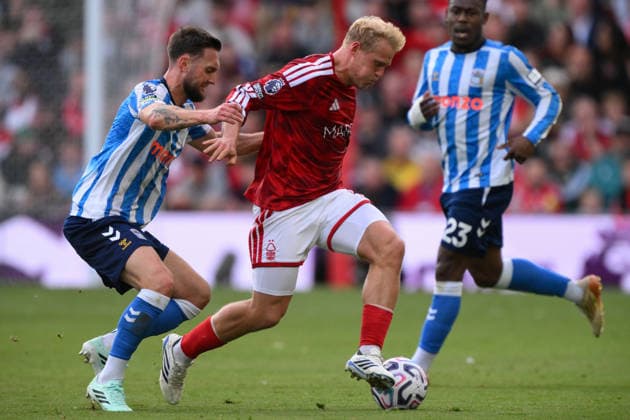 Nottingham Forest FC v Coventry City - Premier League 2026 27 Xaver Schlager of Nottingham Forest is under pressure from Matt Grimes of Coventry City during the Premier League match between Nottingham Forest and Coventry City at the City Ground in Nottingham, on September 19, 2026. Nottingham Nottinghamshire United Kingdom  Copyright: xMIxNewsx originalFilename:fletcher-nottingh260919_npM4j.jpg