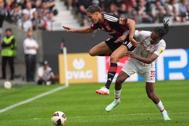 Younes Ebnoutalib (Eintracht Frankfurt) vs. Jordy Makengo (SC Freiburg), September 19, 2026, Bundesliga, Season 26-27, Eintracht Frankfurt vs. SC Freiburg, Deutsche Bank Park, Matchday 4
