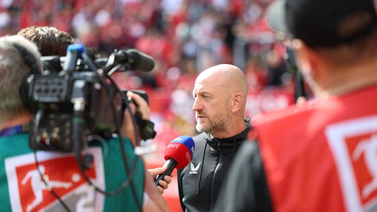 September 19, 2026, xrekx, Soccer 2. Bundesliga, 1. FC Kaiserslautern vs. Eintracht Braunschweig; left: Torsten Lieberknecht, coach of 1. FC Kaiserslautern, on SKY. DFL and DFB regulations prohibit any use of photographs as image sequences and or quasi-video. Kaiserslautern