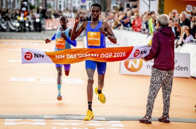 ZAANDAM - Athlete Jamal Kiprono crosses the finish line first at the Dam tot Damloop on the Burcht. Tens of thousands of people participated on the 10-mile (16.1 km) course. ROBIN UTRECHT ANP netherlands out - belgium out Zaandam xVIxxIVx 569370498 originalFilename: 0867329691st.jpg