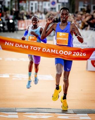 ZAANDAM - Athlete Jamal Kiprono crosses the finish line first at the Dam tot Damloop on the Burcht. Tens of thousands of people participated on the 10-mile (16.1 km) course. ROBIN UTRECHT ANP netherlands out - belgium out Zaandam xVIxxIVx 569370511 originalFilename: 0867329868st.jpg