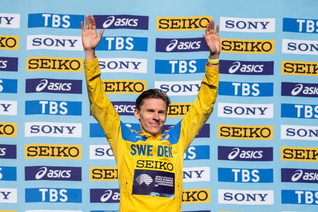 September 20, 2026: Andreas Almgren of Sweden celebrates on the podium after the Copenhagen Half Marathon at the World Athletics Road Running Championships on September 20, 2026 in Copenhagen. Photo by Mathilda Schuler, BILDBYRAN, code MA MA1036. track and field, athletics, friidrett, World Athletics Road Running Championships, Copenhagen Half Marathon 2026, BBENG Half Marathon, celebration Copyright: MATHILDAxSCHULER BB260920MA073